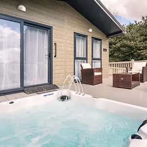 ashworth-lodge-with-hot-tub.yorkshirehotels.net/